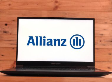 Malang, Endonezya - 2 Haziran 2022: laptop ekranında Allianz logo uygulaması. Hizmetleri arasında mülk ve kayıp sigortası, yaşam ve sağlık sigortası ve varlık yönetimi yer almaktadır..