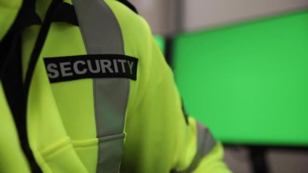 Equipo Seguridad Vigilando Los Monitores Vigilancia Cctv — Vídeo de stock