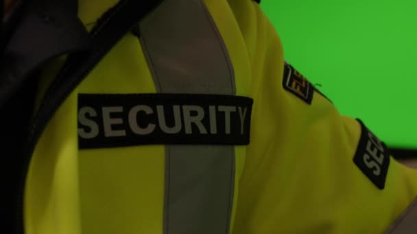 Equipo Seguridad Vigilando Los Monitores Vigilancia Cctv — Vídeos de Stock