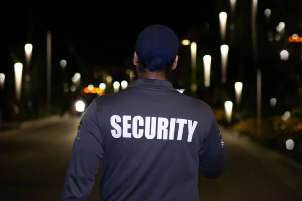 Sicherheitsleute Patrouillieren Nachts Auf Den Straßen Der Stadt — Stockfoto