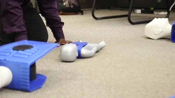 Staff Training Conduct First Aid Cpr Dummy Doll Aed Machine — Stockvideo