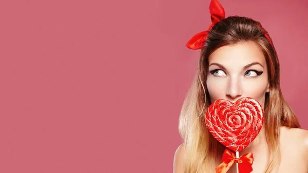 Sexy Amerikanische Schönheit Pinup Girl Mit Roter Schleife Und Blonden — Stockfoto
