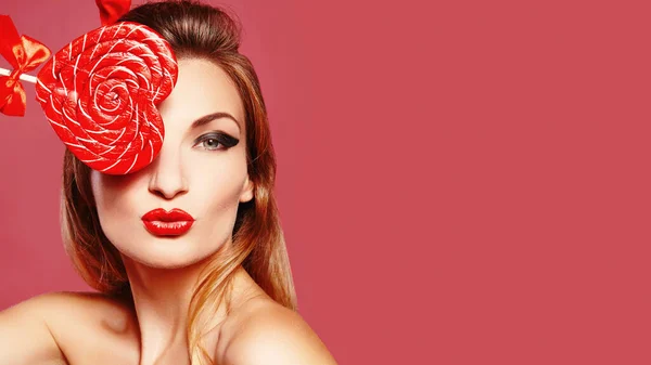 Sexy Amerikaanse Stijl Pinup Meisje Met Schattige Rode Boog Accessoires — Stockfoto