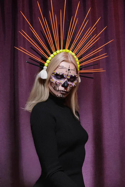 Schöne Halloween Make Stil Schickes Kleid Blondes Model Trägt Zuckerschädel — Stockfoto