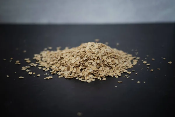 Side Top View Organic Oats Pile Dark Moody Background Concrete — Stock Photo, Image
