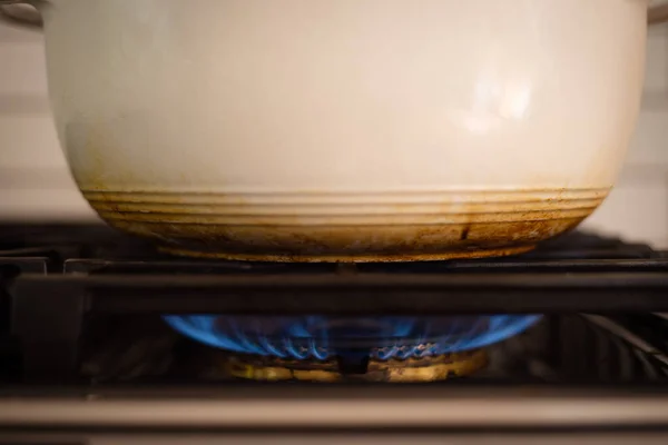 Closeup Cast Iron Pot Stove Showing Blue Flame High Quality — Stock Photo, Image