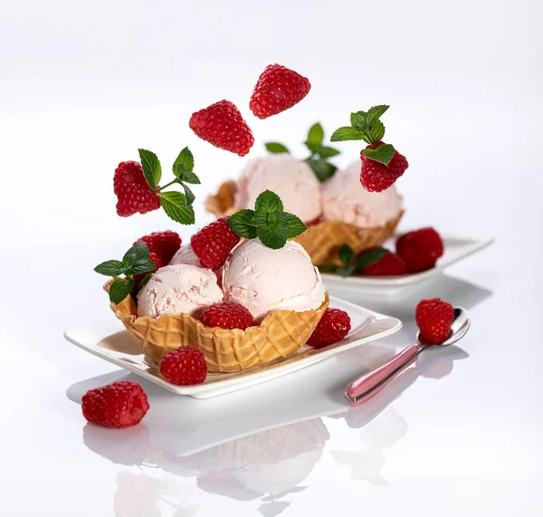 Raspberry Ice Cream Berries Light Background — Stock Photo, Image