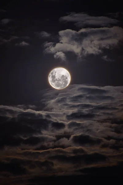 Luna Llena Con Nubes — Foto de Stock