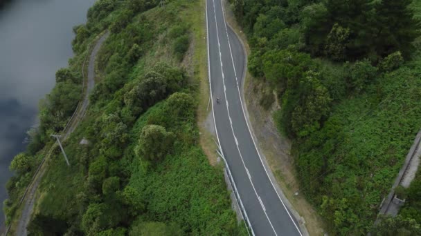 Zobacz Wiadomości Dronem Mountain Droga Laką Żywnością Okazją — Wideo stockowe