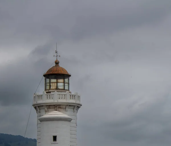 Luz Porto Pesca Branco Amarelo Com Cristais Num Dia Cloudy — Fotografia de Stock
