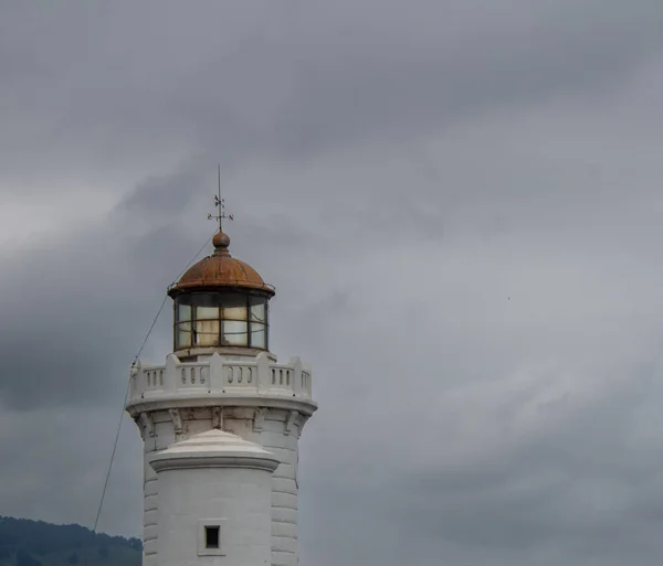 White Yellow Fishing Port Lighthouse Crystals Cloudy Spring Day — Stock Photo, Image