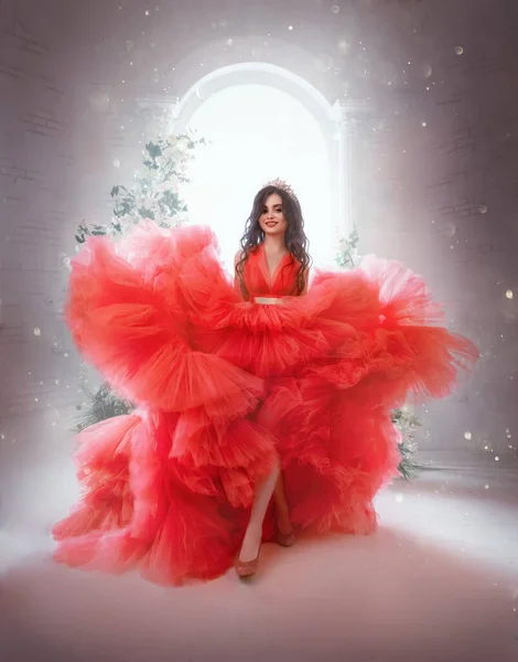 Happy Cheerful Fantasy Princess Red Ball Gown Queen Woman Smiling — Stockfoto