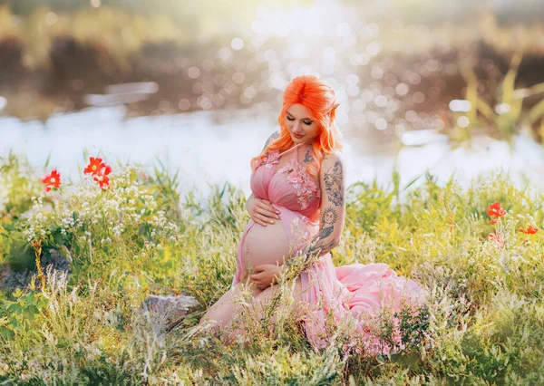 Fantasy Portrait Creative Pregnancy Photo Shoot Happy Joyful Elf Woman — Zdjęcie stockowe