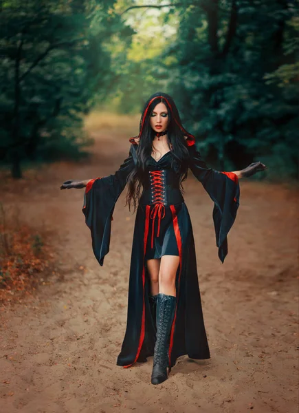 Fantaisie Halloween Femme Sorcière Promenades Dans Nature Été Arbres Forêt — Photo