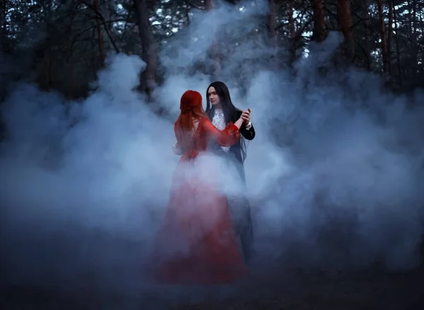 Photo Art Avec Bruit Couple Gothique Danse Sur Fond Forêt — Photo