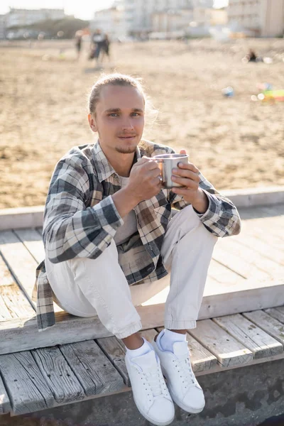 Young Man Holding Cup While Sitting Pier Beach Treviso — Stock Photo, Image