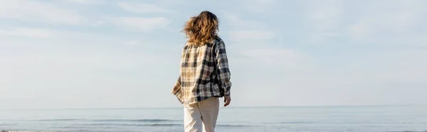 Back View Long Haired Man Standing Adriatic Sea Treviso Banner — Stock Photo, Image