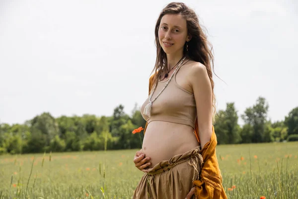 Smiling Pregnant Woman Holding Poppy Looking Camera Field — Photo