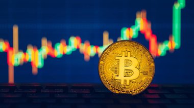 Bitcoin altın sikke ve ufuk grafik arka planı. Sanal cryptocurrency kavramı. Bitcoins merdiven grafik cryptocurrency kavramı üzerinde. Bitcoin para blockchain kavramı ile.