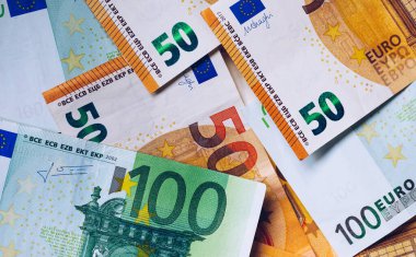 Euro parası, Avro nakit geçmişi. Avrupa Birliği 'nin banknotları. Avro parası. Farklı değerlere sahip birçok Euro banknotları. 