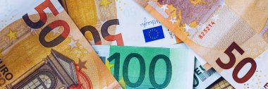 Euro parası, Avro nakit geçmişi. Avrupa Birliği 'nin banknotları. Avro parası. Farklı değerlere sahip birçok Euro banknotları. 