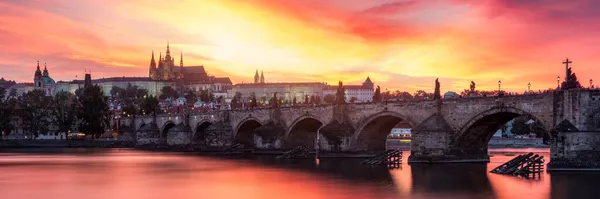 Pont Charles Coucher Soleil Avec Ciel Coloré Prague République Tchèque — Photo