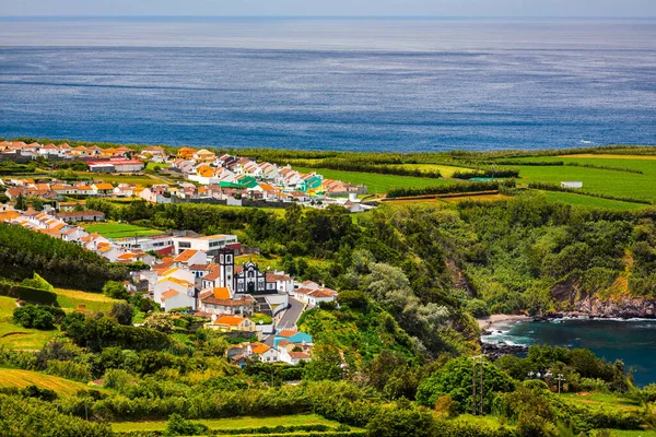 Vacker Naturutsikt Över Azorerna Med Små Byar Släp Gröna Naturfält — Stockfoto