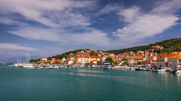Promenade Trogir Hırvatistan Tarihi Binalarda Trogir Hırvatistan Daki Popüler Gezi — Stok fotoğraf