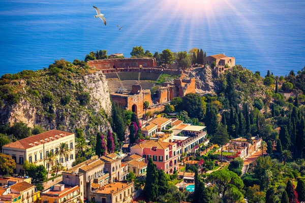 이탈리아 시칠리아섬 타오르미나에 그리스 의유적 시칠리아섬 해안에 메시나 타오르미나 — 스톡 사진