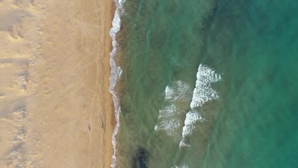 Tropisch Uitzicht Het Strand Bovenaanzicht Van Golven Breken Tropisch Geel — Stockvideo