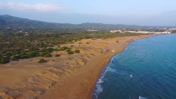 在科孚的伊索海滩 靠近希腊阿吉奥斯佐治亚州 从空中俯瞰希腊爱奥尼亚海科孚岛的Issos海滩和Korission湖 科孚岛Issos海滩 — 图库视频影像