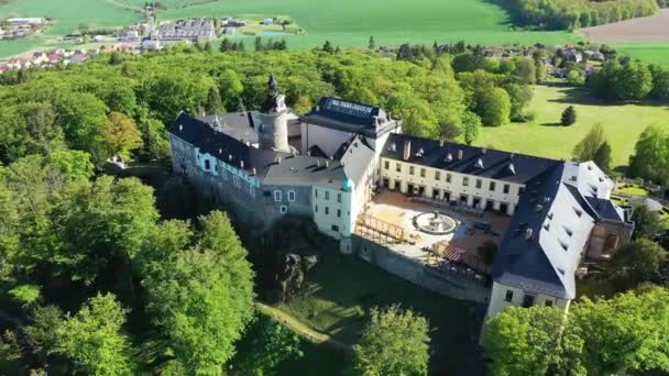 Bovenaanzicht Middeleeuws Kasteel Zbiroh Tsjechië Schilderachtig Landschap Met Imposant Middeleeuws — Stockvideo