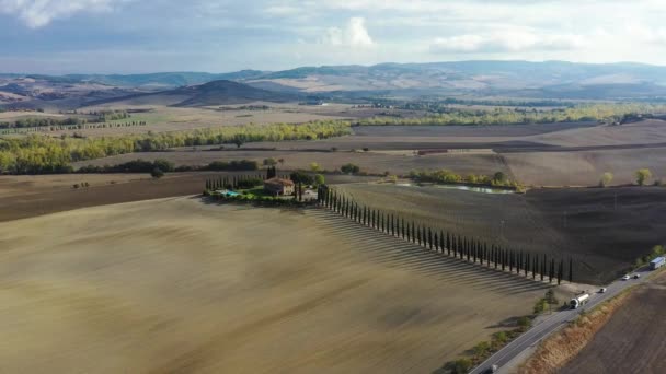 Paisagem Toscana Bem Conhecida Com Campos Cereais Ciprestes Casas Nas — Vídeo de Stock