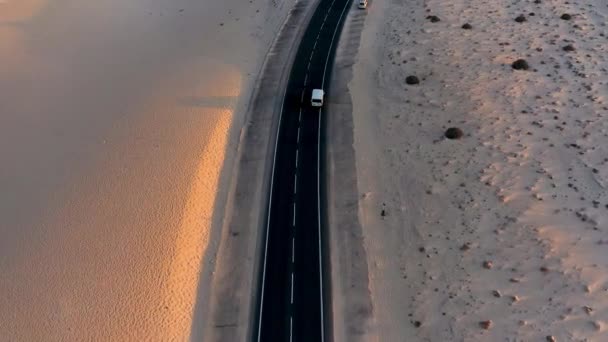 Kręta Droga Przez Wydmy Corralejo Fuerteventura Wyspach Kanaryjskich Hiszpania Widok — Wideo stockowe