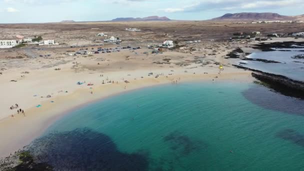 西班牙加那利群岛富尔特文图拉El Cotillo美丽的Playa Chica海滩景观 加那利群岛Fuerteventura Cotillo的白色沙滩和绿松石蓝水La Concha海滩 — 图库视频影像