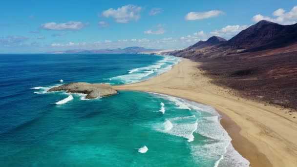 Úžasná Pláž Cofete Nekonečným Horizontem Vulkanické Kopce Pozadí Atlantický Oceán — Stock video