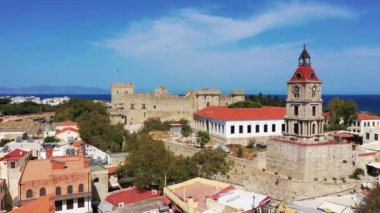 Yunanistan 'ın Rodos Şövalyelerinin Büyük Efendisinin Sarayı. Yunanistan 'ın Rodos kentindeki ünlü Şövalyeler Büyük Üstat Sarayı (Castello olarak da bilinir).