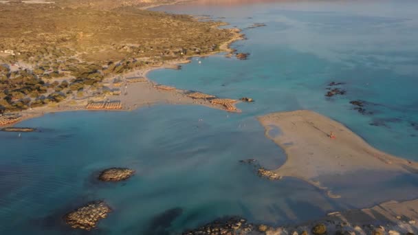 Aerial drone panoramic view video of famous exotic paradise sandy emerald beach of Elafonissi in South West Crete island, Greece. Beautiful view of blue beach Elafonissi in Crete, Greece. — Stock Video