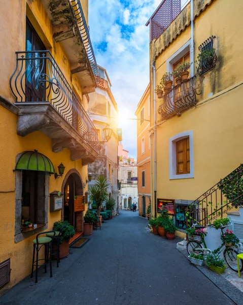 Belle Vieille Ville Taormina Avec Petites Rues Des Fleurs Architecture — Photo