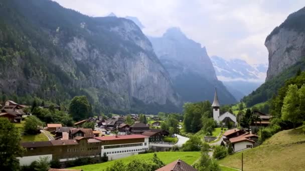 Berömda Lauterbrunnen Stad Och Staubbach Vattenfall Bernese Oberland Schweiz Europa — Stockvideo