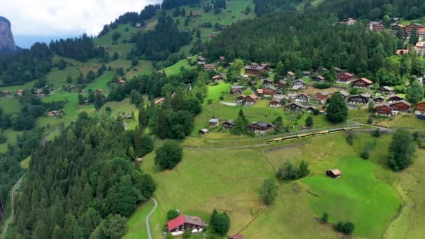 Paysage Urbain Village Wengen Sur Bord Vallée Lauterbrunnen Maisons Traditionnelles — Video