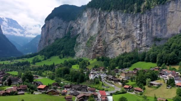 Lauterbrunnen Dal Met Beroemde Kerk Staubbach Waterval Lauterbrunnen Berner Oberland — Stockvideo