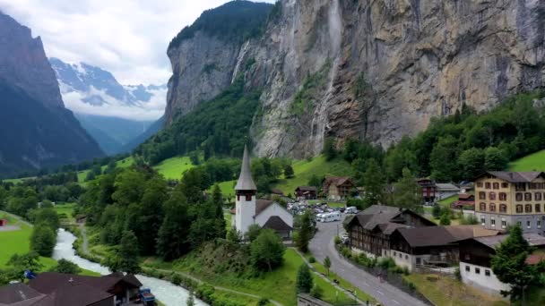 Slavné Lauterbrunnen Město Staubbach Vodopád Bernese Oberland Švýcarsko Evropa Lauterbrunnenské — Stock video