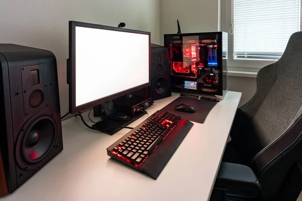 Powerful Personal Computer Gamer Rig White Screen Professsional Gaming Empty — Stockfoto