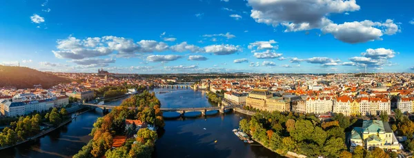 Szenisches Sommerpanorama Der Altstadtarchitektur Prag Tschechien Rotes Dachziegelpanorama Der Prager — Stockfoto