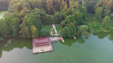 Moskova 'daki Sukhanovsky göletindeki iskele.