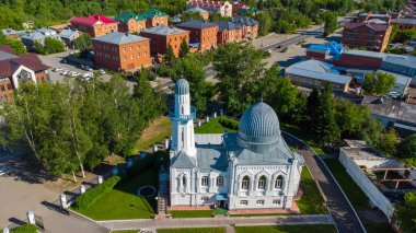 Rusya 'nın Tomsk kentindeki bir tepeden Beyaz Katedral Camii