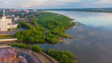 Tomsk 'taki Tom Nehri' nin sağ yakasının görüntüsü