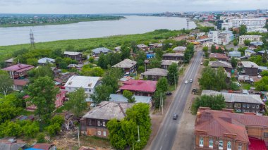 Yaz aylarında Rusya 'nın Sovetsky ilçesinden Tomsk sokakları