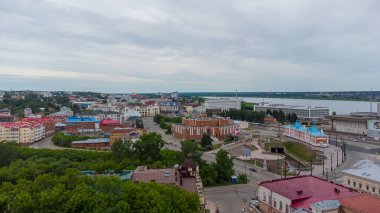 Tomsk şehrinin Leninsky ilçesi yazın yüksek bir yerden